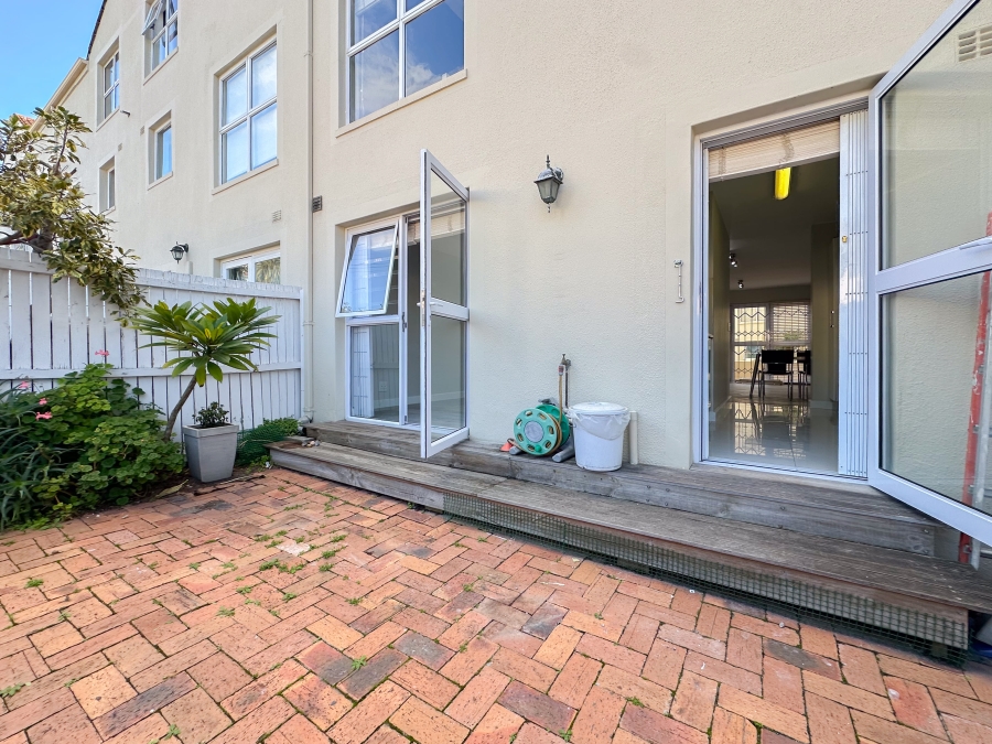 To Let 1 Bedroom Property for Rent in Sea Point Western Cape